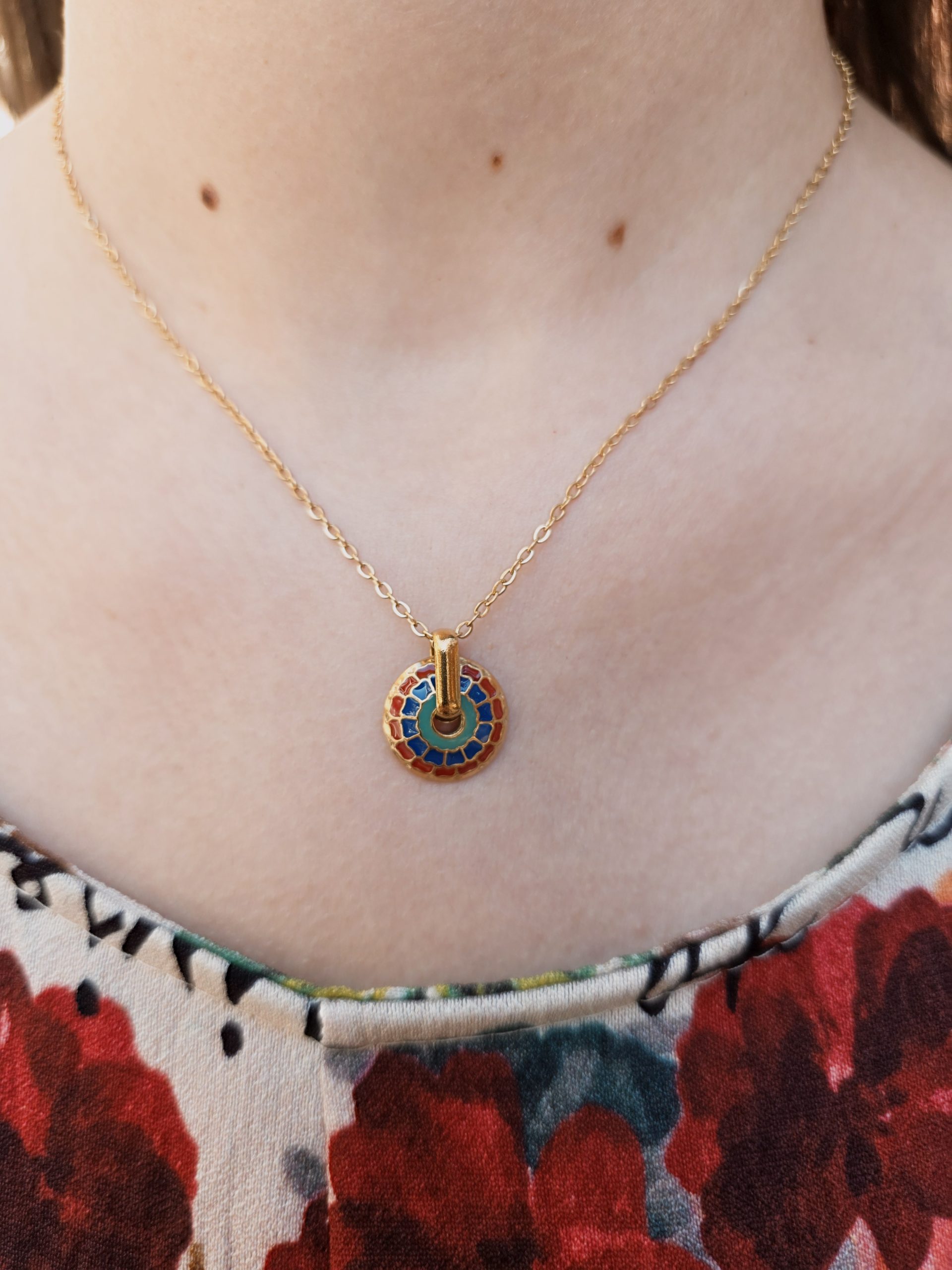 20250717_193902 Colar Pendente Com Desenho Aço Inox. - Image 1