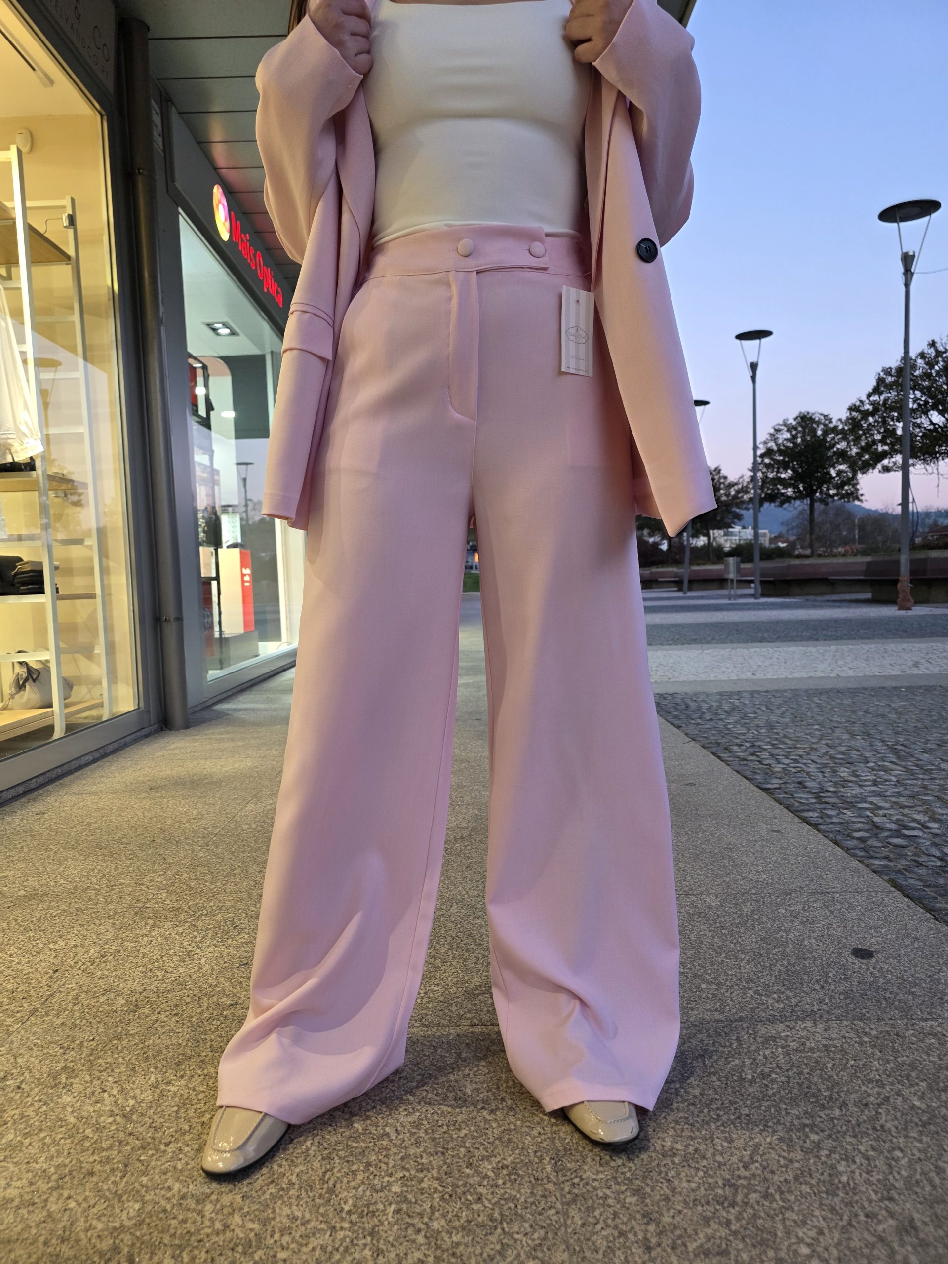 20260312_184238 Calça Clássica Rosa - Image 1