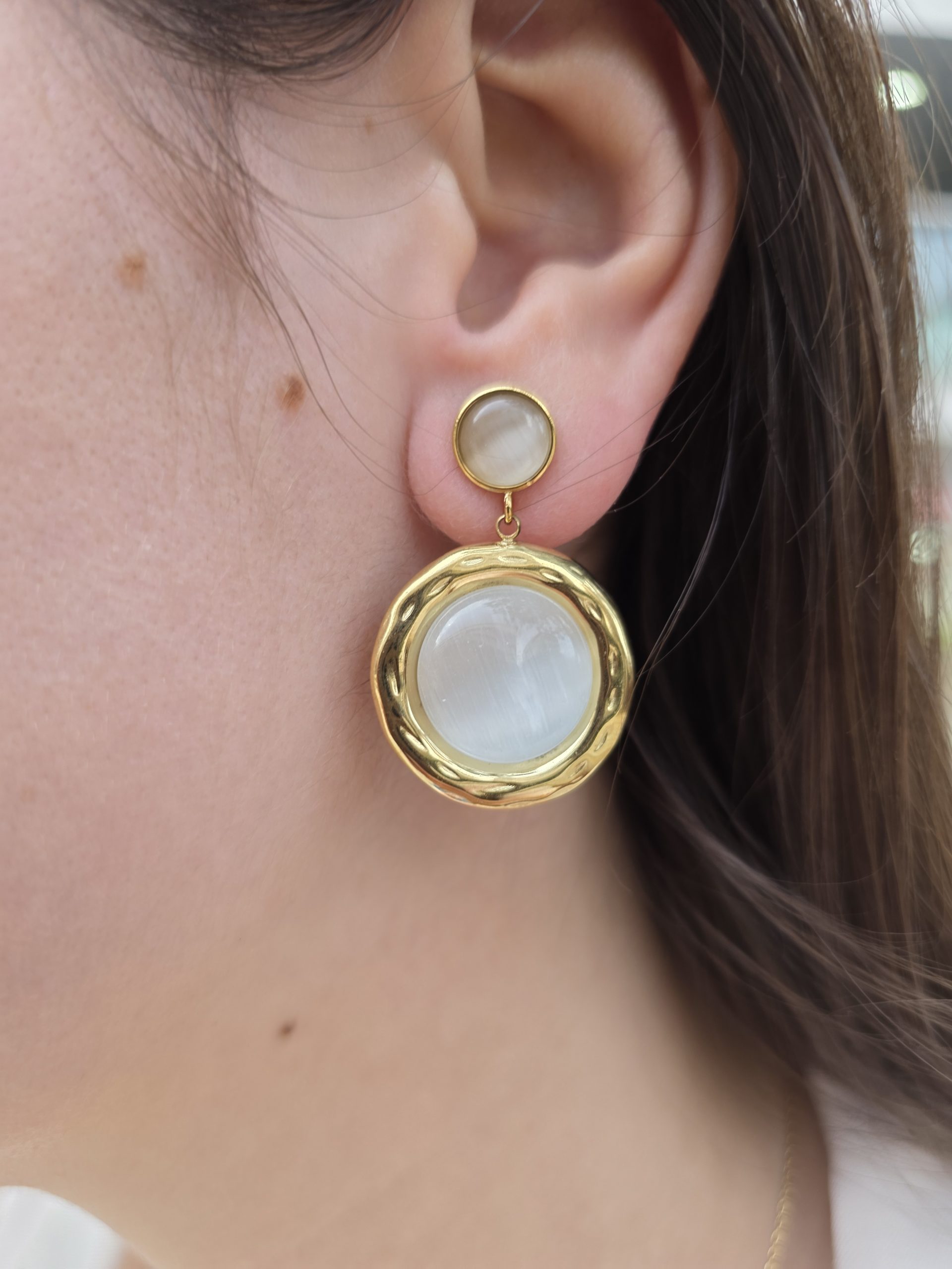 20260319_174754 Brinco Redondo Branco Leitoso Aço Inox. - Image 1