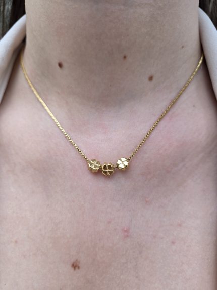 Colar Três Trevos Dourado Aço Inox.