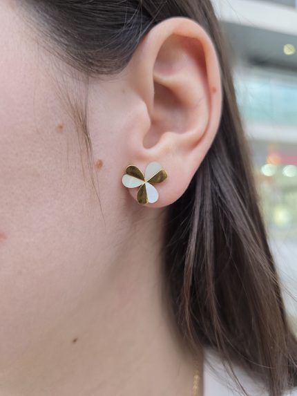 Brinco Trevo Dourado Com Branco Aço Inox.