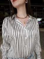 Camisa Acetinada Risca Preta - Image 6