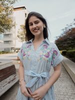 Vestido às Riscas Azul Com Bordado