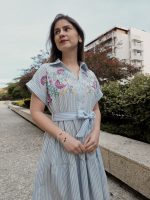 Vestido às Riscas Azul Com Bordado - Image 5