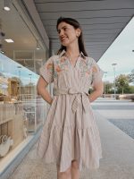 Vestido às Riscas Bege Com Bordado - Image 5