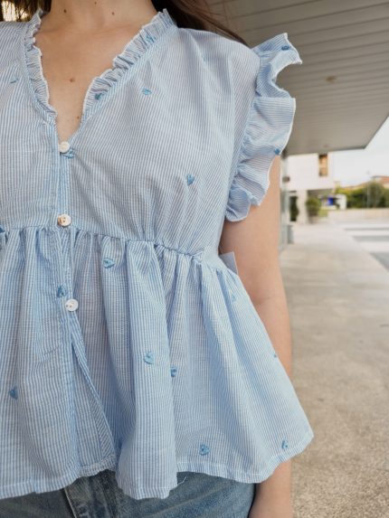 Blusa Azul Bordado Coração