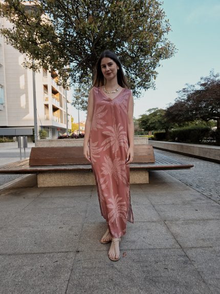 Vestido solto Fluído Estampado Cereja