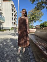 Vestido Plissado Castanho - Image 6