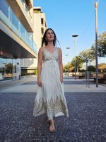 Vestido Branco Com Bordado Dourado - Image 5
