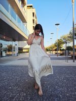 Vestido Branco Com Bordado Dourado