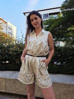 Calções Bege Com Bordado Dourado