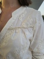 BLUSA COM BORDADO BEGE MANTEIGA - Image 6