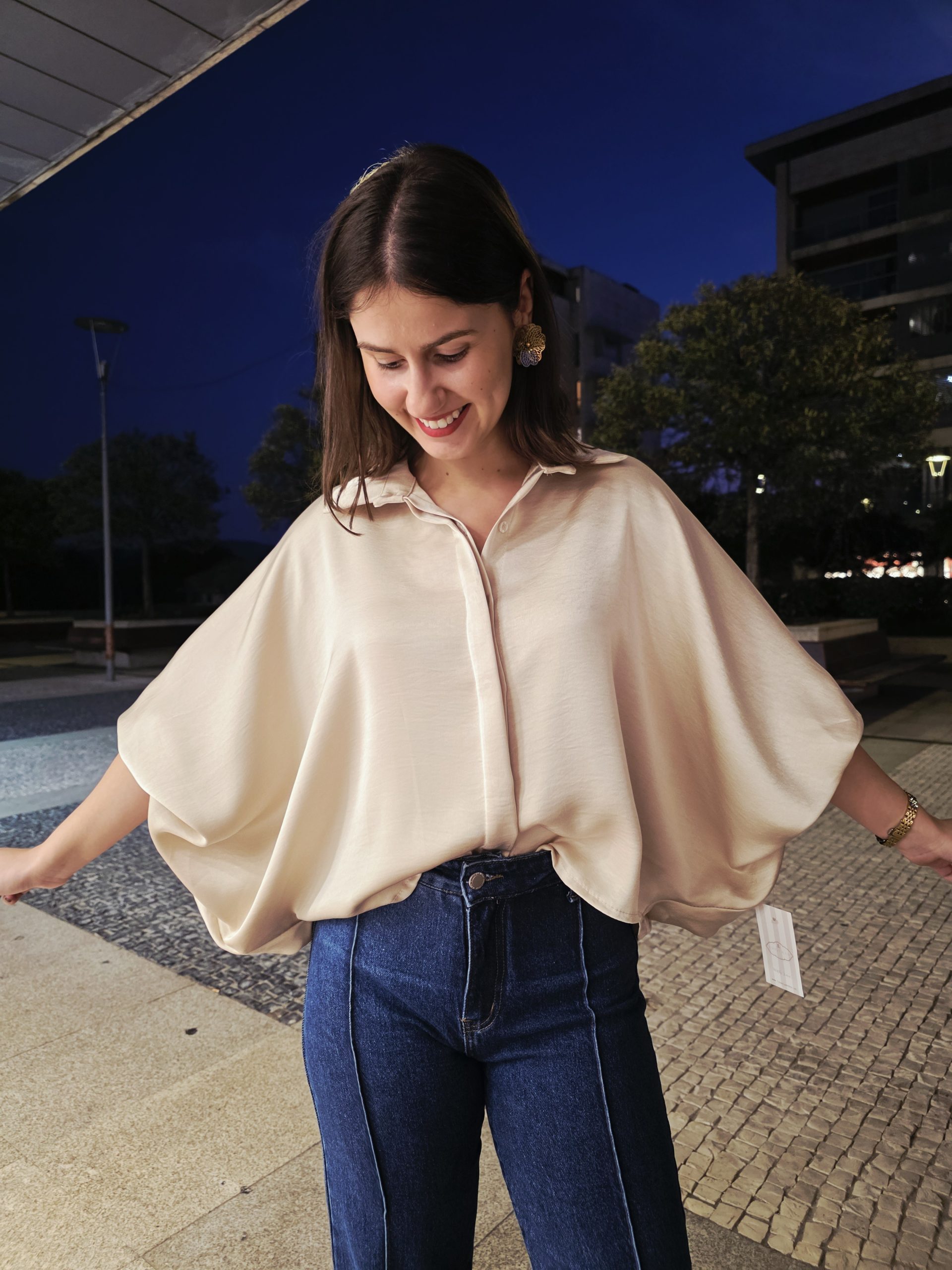 20261015_192125 BLUSA BEGE ACETINADA - Image 1