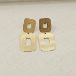 BRINCO QUADRADO DOURADO AÇO INOX