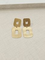 BRINCO QUADRADO DOURADO AÇO INOX